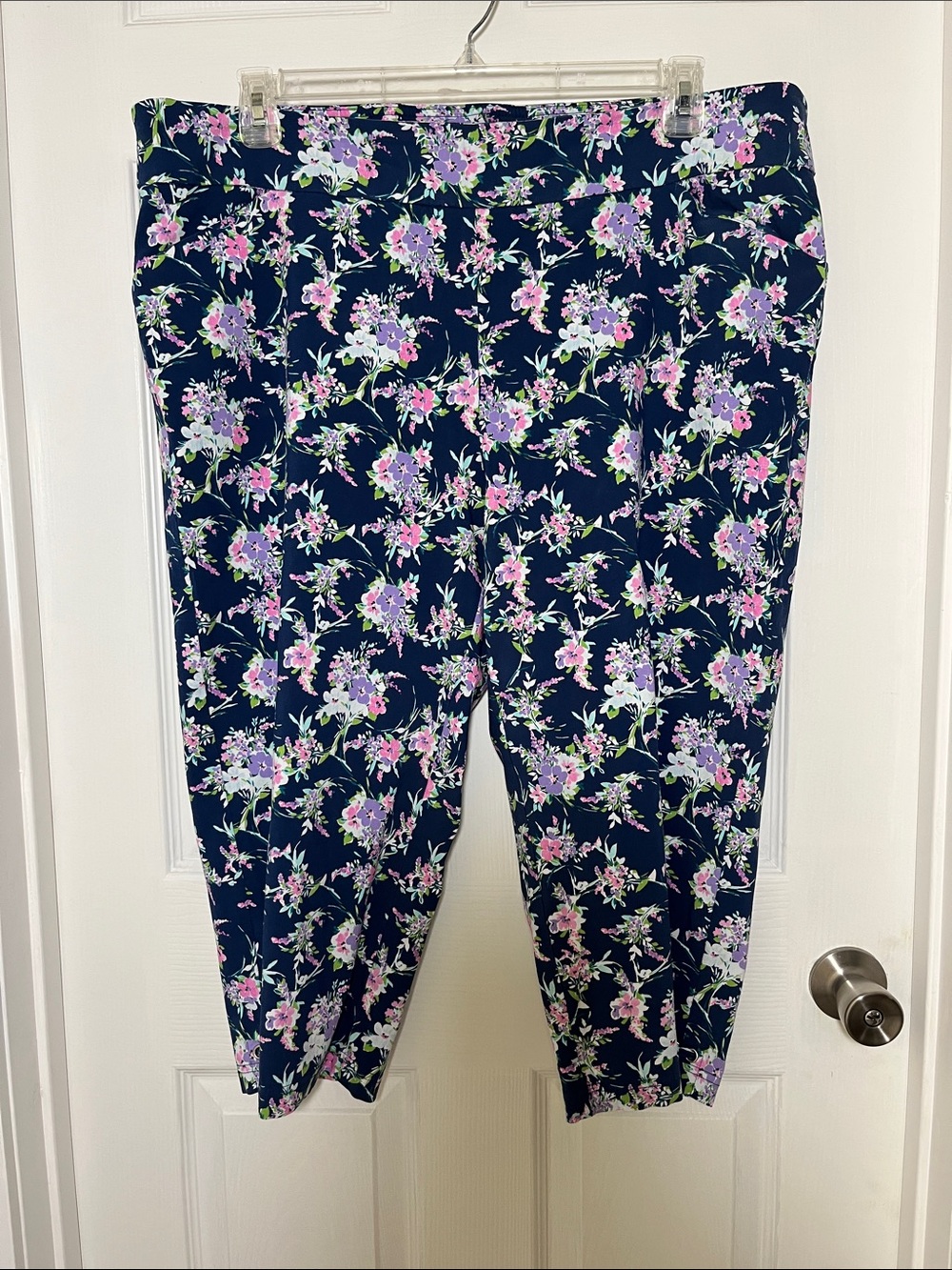 Coral Bay Navy Floral Oull On Stretch Capris
